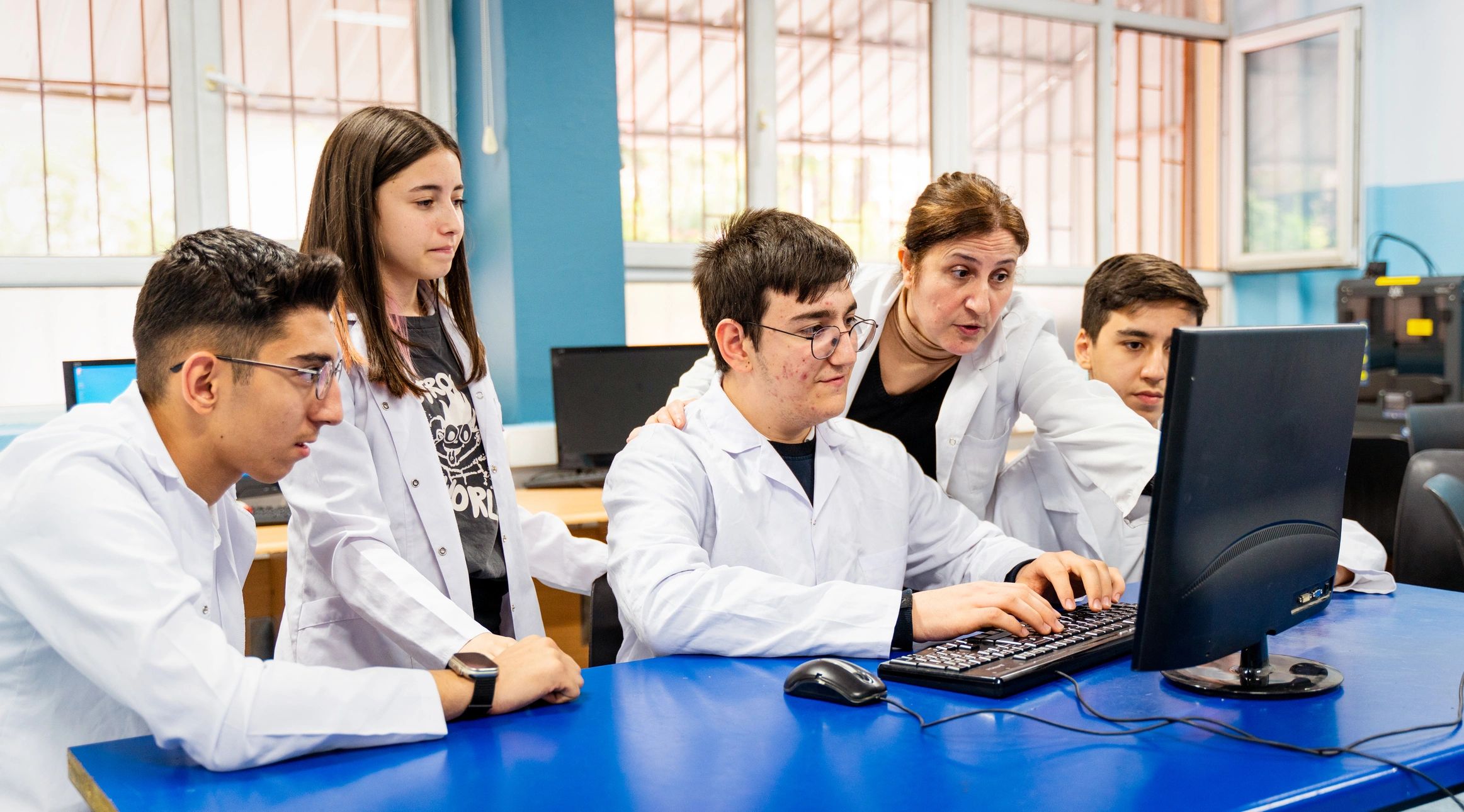 Participants learning computer programming in vocational education
